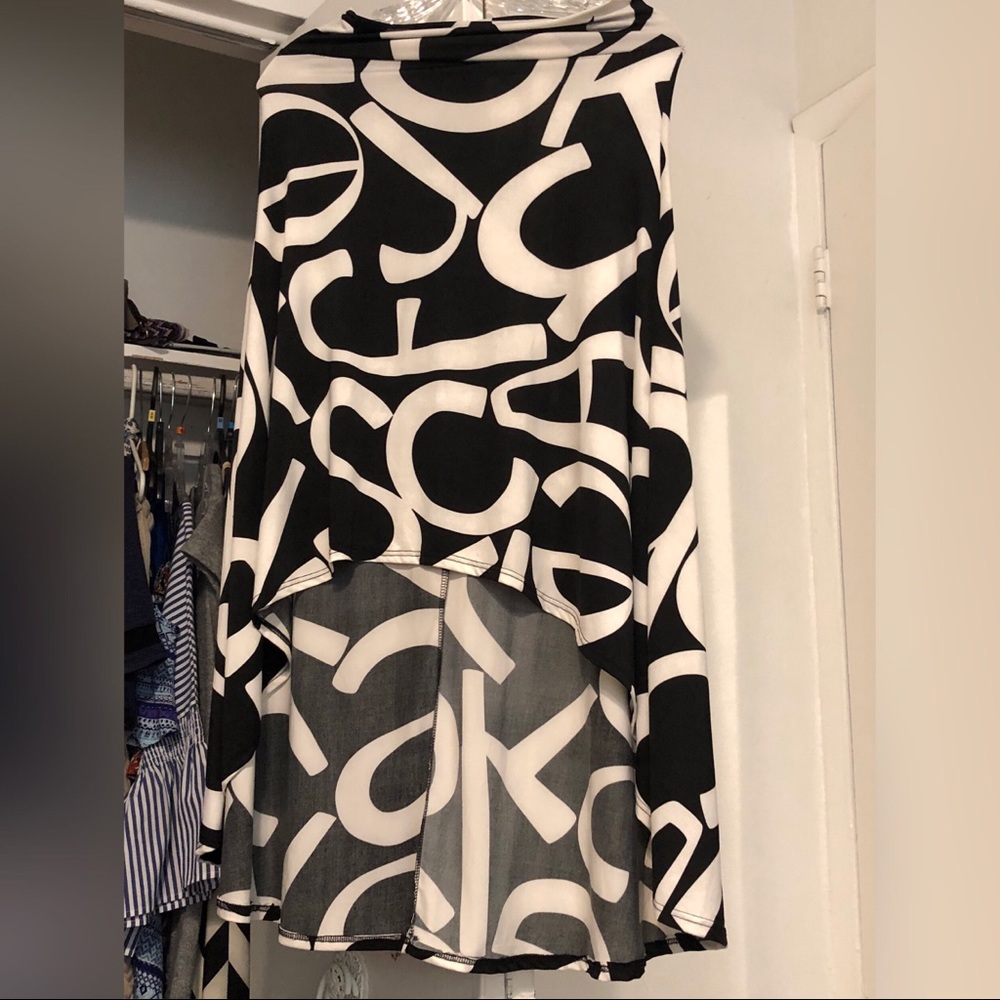 Skirt black and white